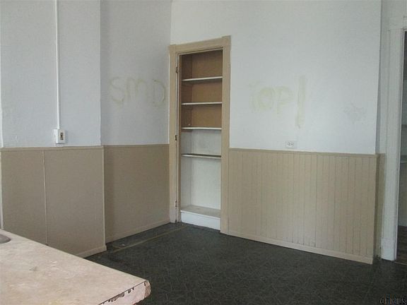 5th image of 2904 6th Ave