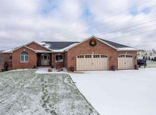 7648 Olde Davenport Rd, Dubuque, IA 52003