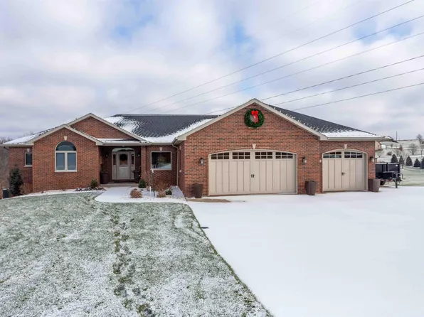 7648 Olde Davenport Rd, Dubuque, IA 52003