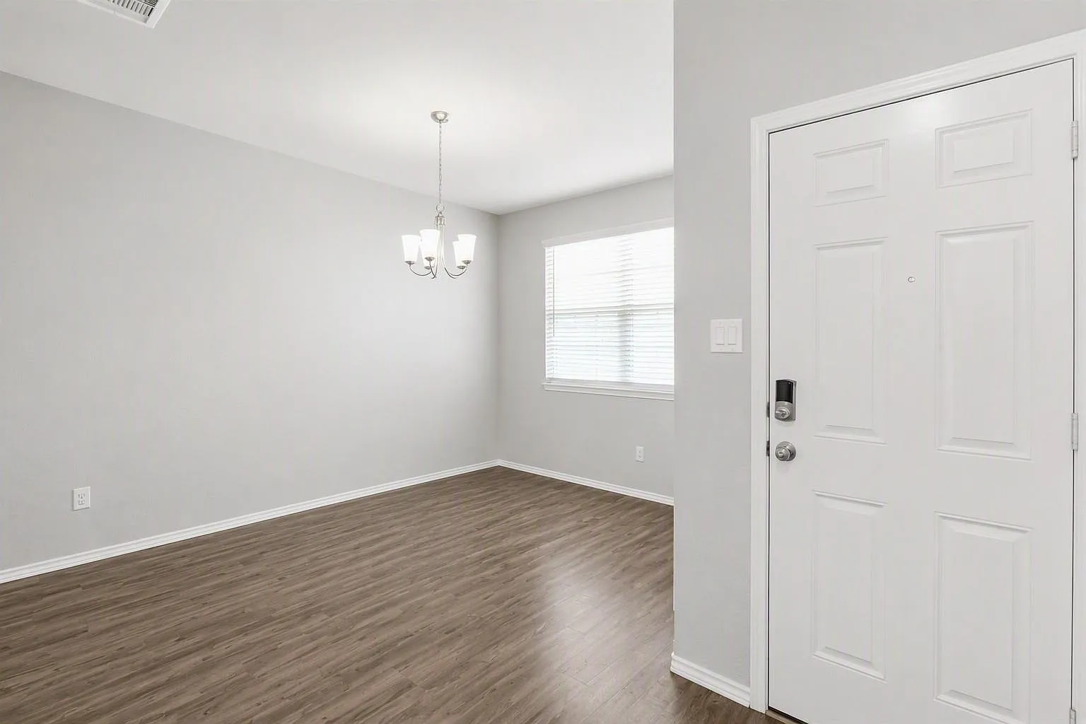 3 bed, 2.0 bath, 1659 sqft, $2,000 — Photo 4