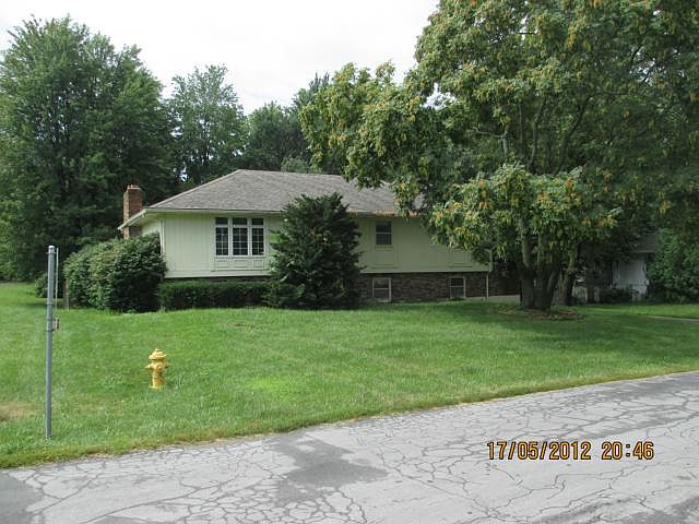 1st image of 407 E 10th St