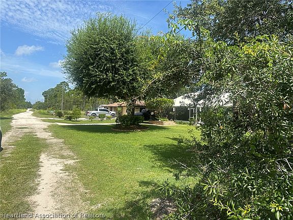 4th image of 239 Raven Ave