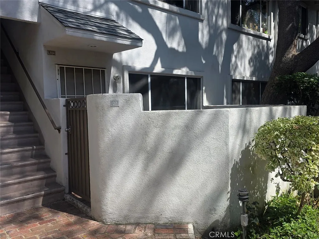2 bed, 979 sqft, $2,350 — Photo 2