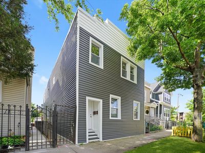 3575 W Dickens Ave, Chicago, IL, 60647