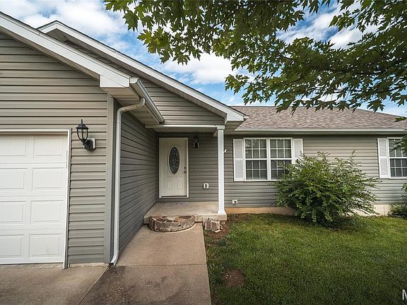 3rd image of 545 Maplewood Dr