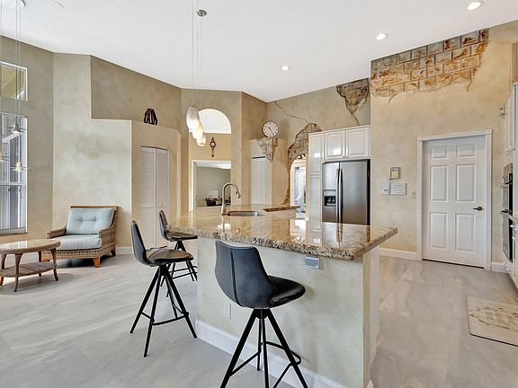 5th image of 19236 BAY LEAF Court
