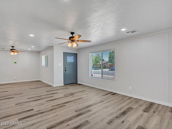 5th image of 5526 W CLARENDON Avenue