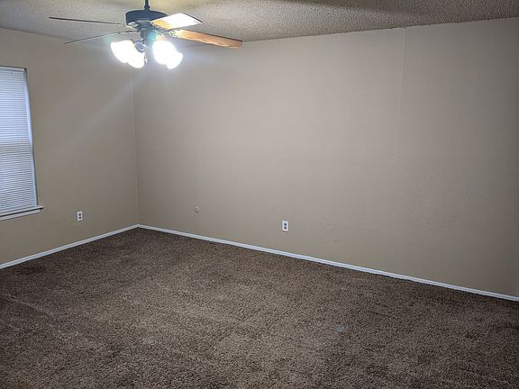 4th image of 4702 Green Hollow Dr