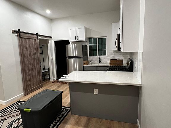 5th image of 727 Raymond Ave #727B