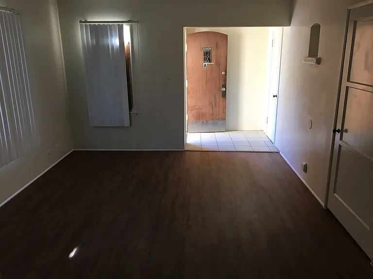 Long Beach 827-835 Pacific — Photo 2