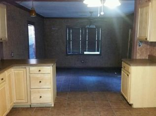 711 Avenue E SE, Childress, TX 79201