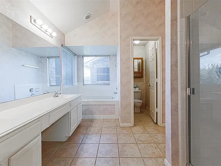 15802 Spruce River Ct — Photo 10