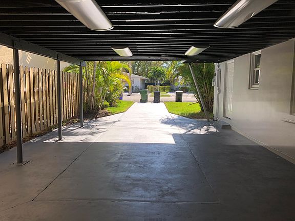 5th image of 631 SW 7th Ave