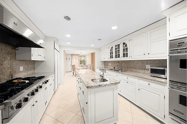 Rented by Douglas Elliman | media 21