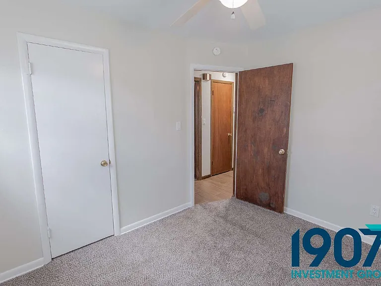 704 SW 2nd St — Photo 25