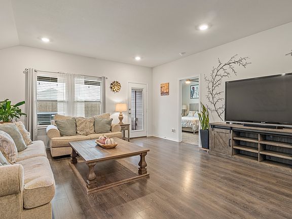 2nd image of 2038 Croton Ave