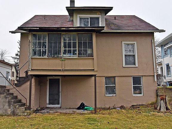 5th image of 1108 Oak St