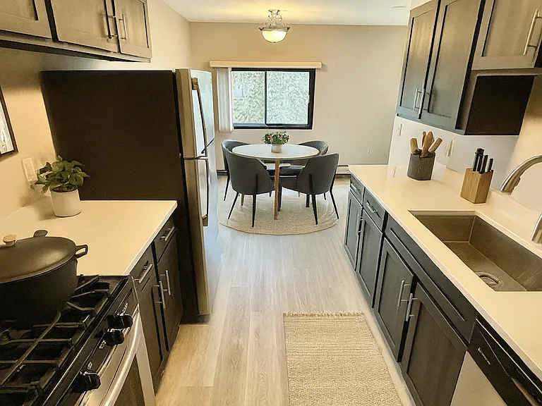 Cedars of Edina Apartments — Photo 185