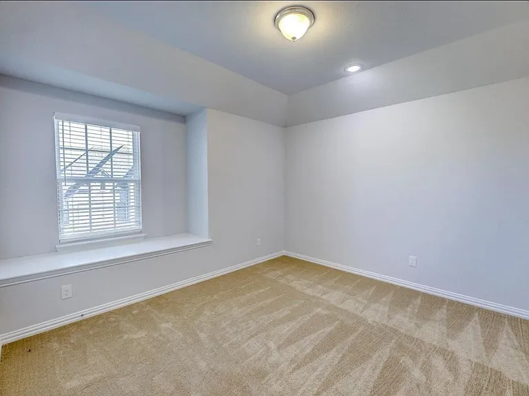 1012 Rosebay Dr — Photo 16
