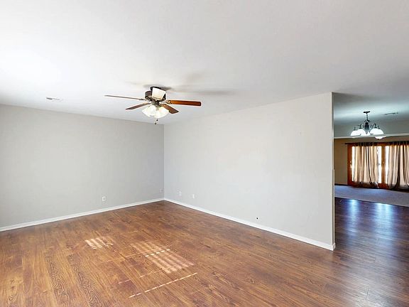 4th image of 2614 Hanks Trl
