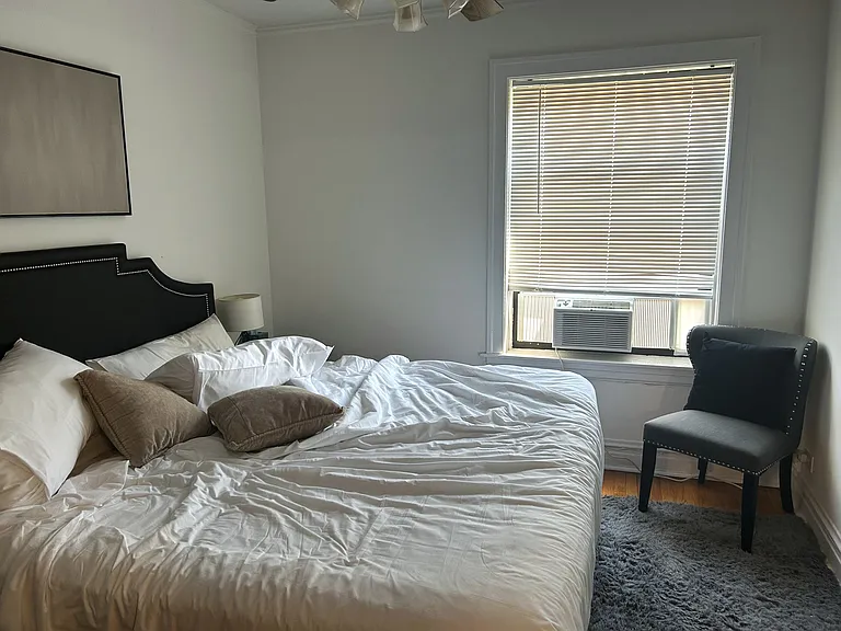 1911 W Larchmont Ave #1B — Photo 5