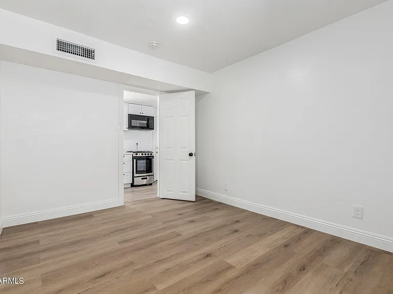 723 E Sunnyslope Ln — Photo 16