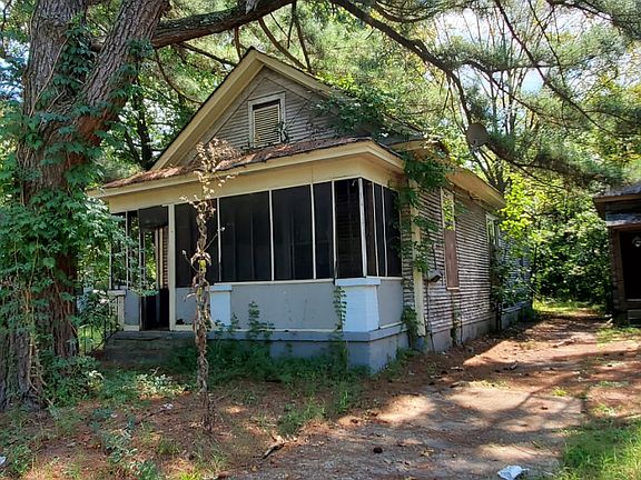 2nd image of 969 Joseph Pl