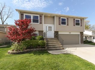 496 Blackhawk Dr, Carol Stream, IL 60188