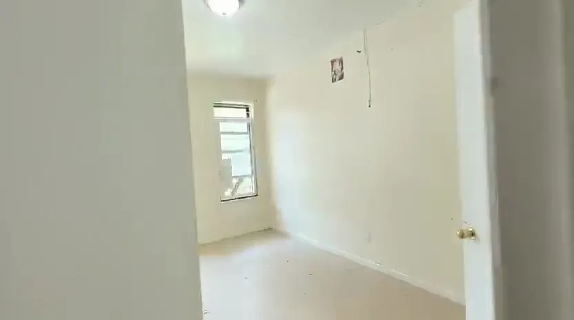 3 bed, 1000 sqft, $2,664 — Photo 3