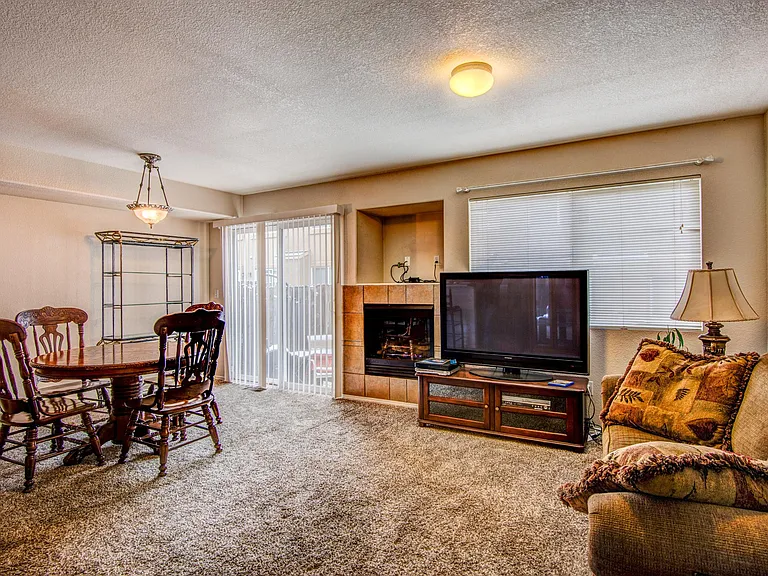 Living room/dining room