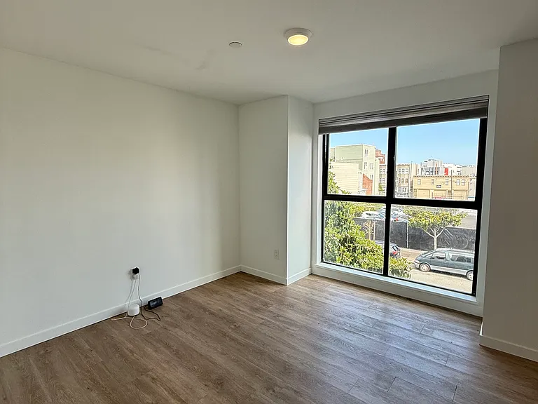 1532 Howard St #303 — Photo 3