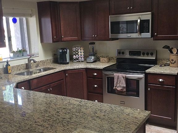 5th image of 108 E Paseo De Golf