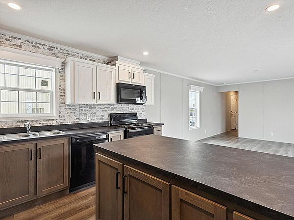 3rd image of 6024 Pawnee Dr