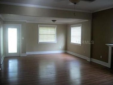 3rd image of 820 S Broadway Ave