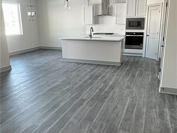 4th image of 2120 Sycamore St