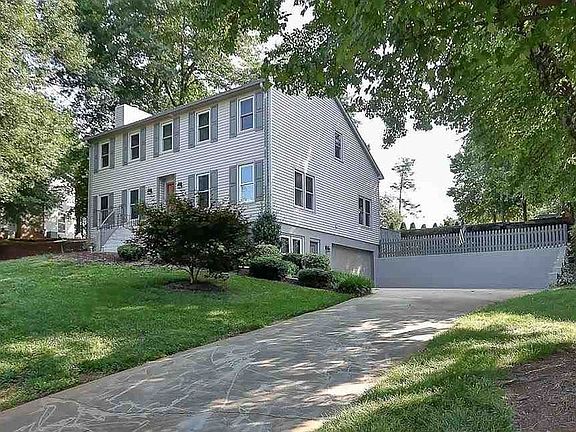 3rd image of 306 Pebble Creek Dr