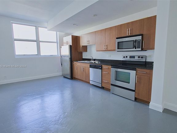 3rd image of 111 E Flagler St APT 510