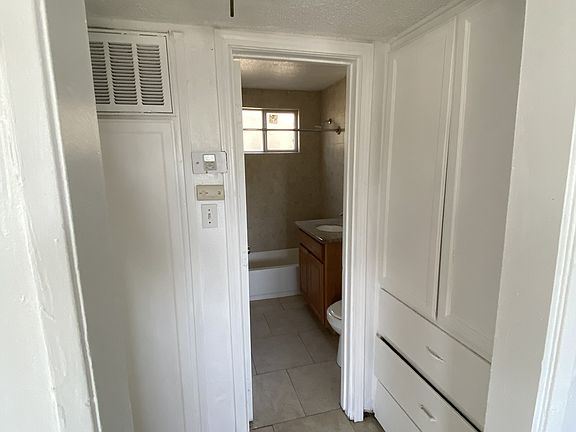 5th image of 1700 Lincoln St APT 1