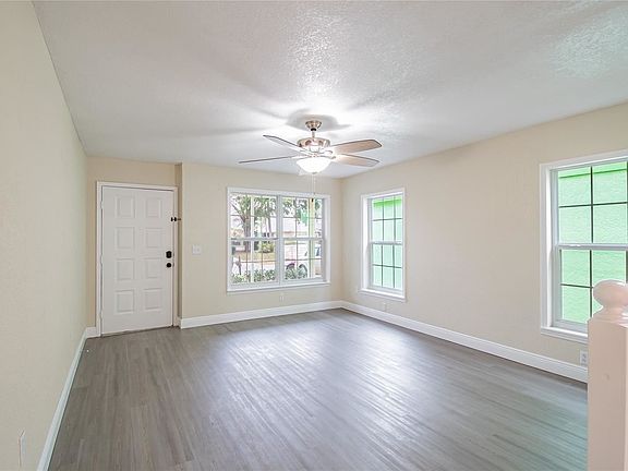 4th image of 11645 Hidden Hollow Cir