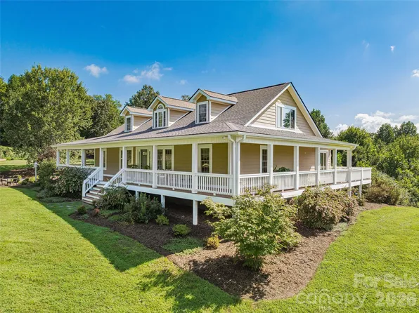 34 Ridge Glen Ln, Leicester, NC 28748