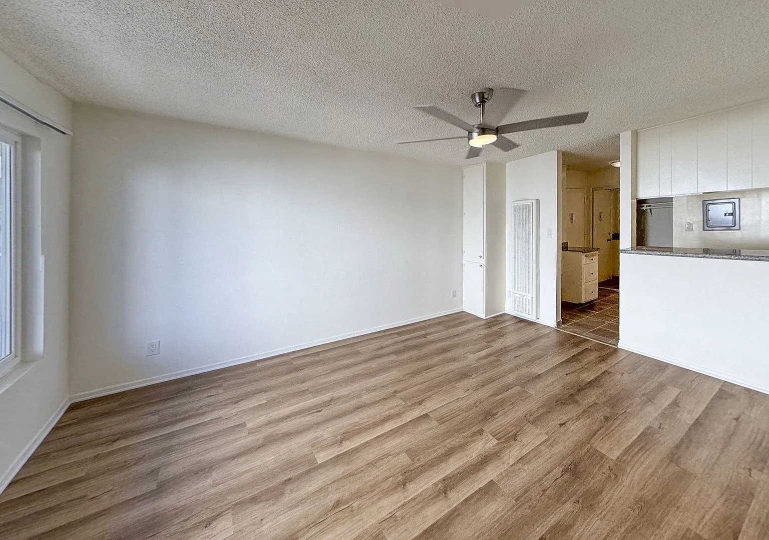 Prime West LA Neighborhood Downstairs Studio — Photo 1