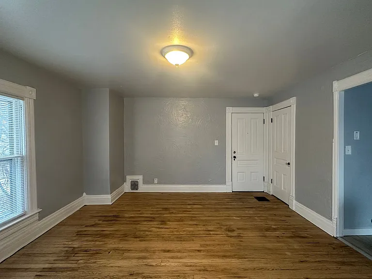 113 N Hamilton St — Photo 3