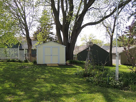 5th image of 205 1st St E