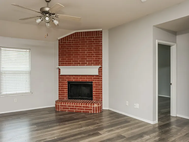 433 Heritage Dr — Photo 6