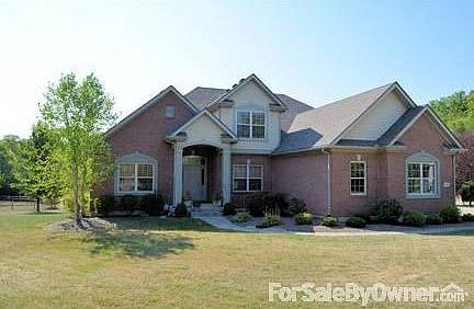 Front of Home : This home sits on a quiet .75 acre cul de sac lot in Beautiful Kingswood Forest!