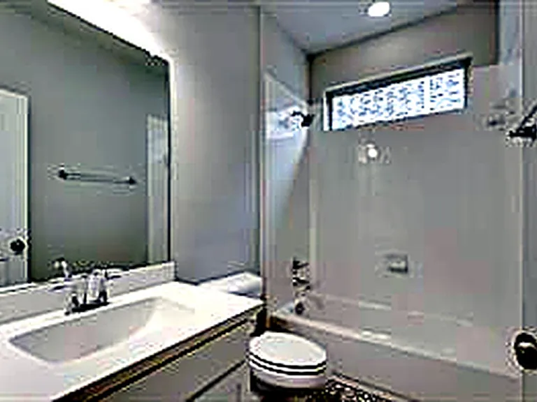 2212 Long Park Ave — Photo 6