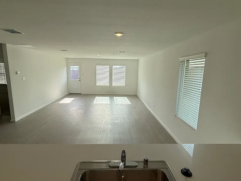 2053 Derby Ln — Photo 10
