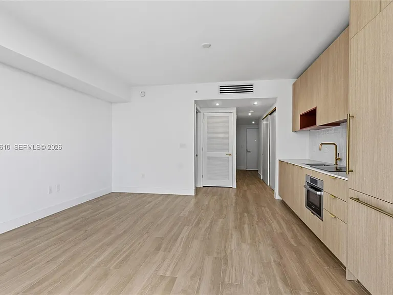 90 NE 32nd #1014 — Photo 3
