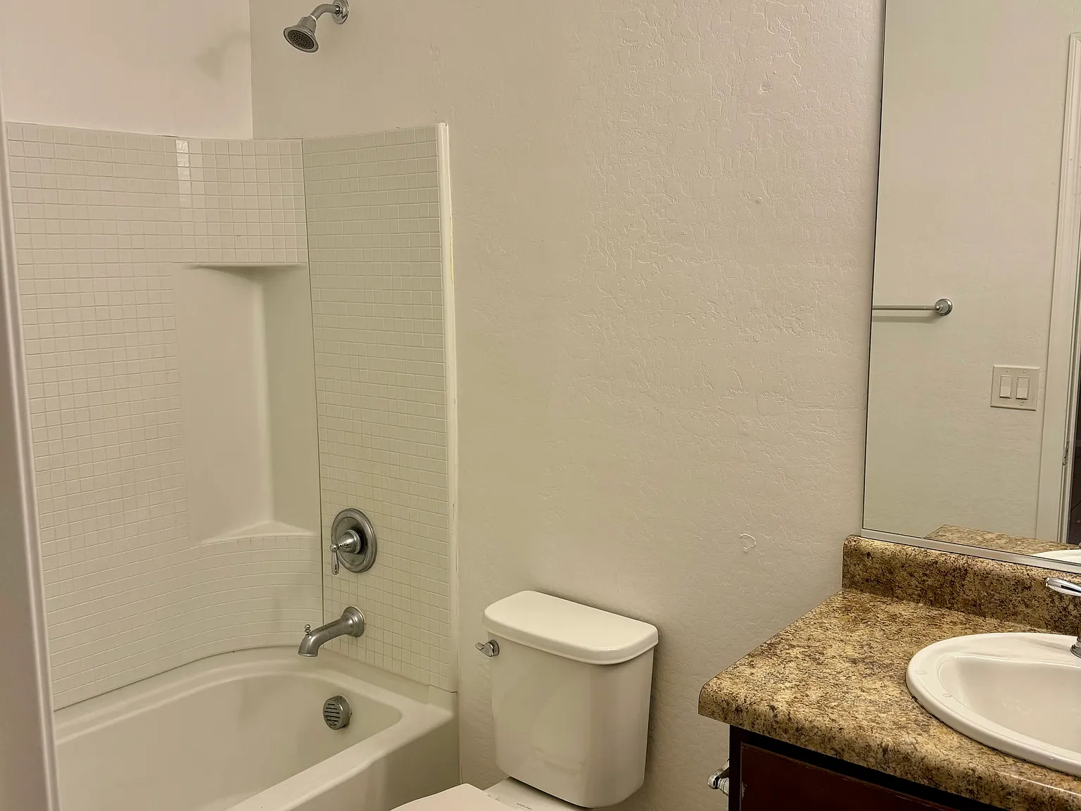 5 bed, 2900 sqft, $2,650 — Photo 3