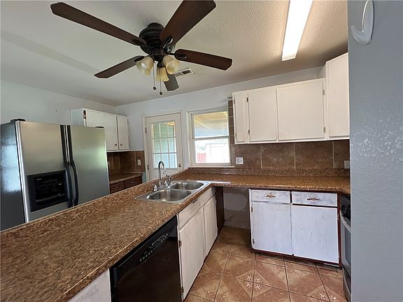 5th image of 1209 W Cypress St